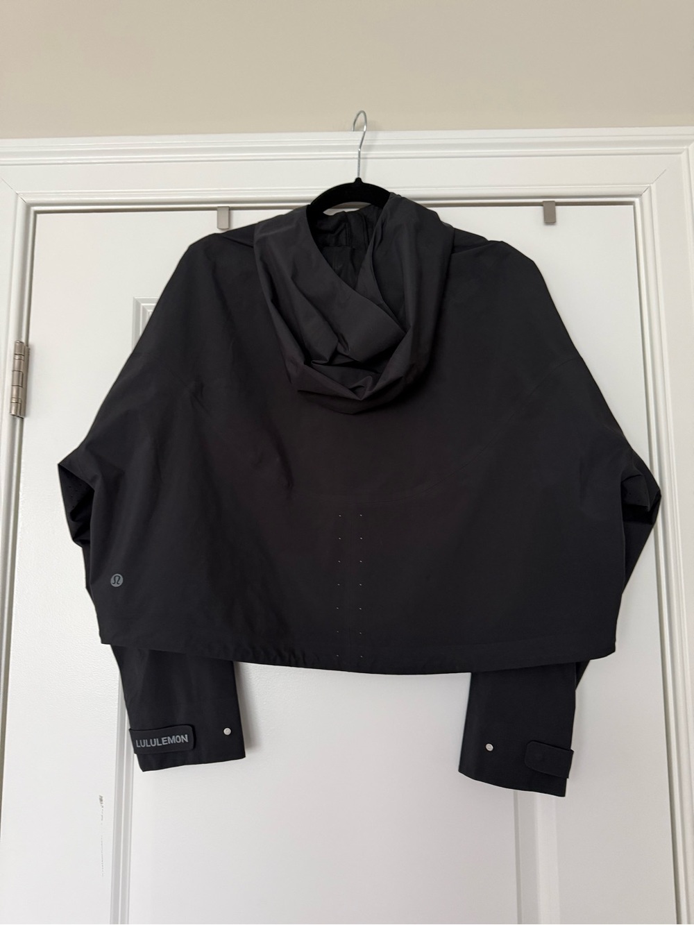 Lululemon Rain Chaser Jacket in Black (US 6) - Picture 6 of 8